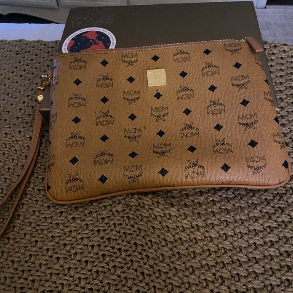 MCM Tan Visetos Pouch with Gold Accents - Picture 4 of 6
